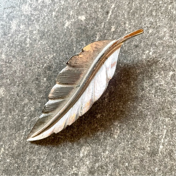 Vintage Silver Leaf Lapel Broche or Hair Clip Silver Tone - Picture 1 of 5